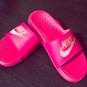 hot pink nike sandals